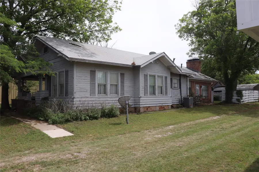 210 E Roberts Street, Gorman, TX 76454 - #2