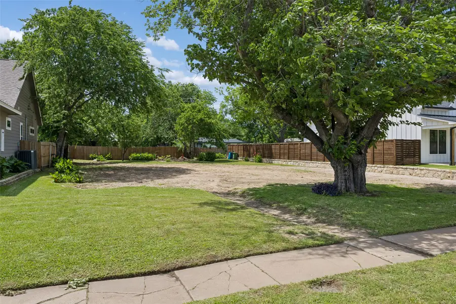 1110 S Pine Street, Grapevine, TX 76051 - #2