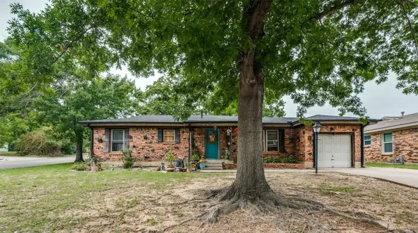 727 Norwood Drive, Hurst, TX 76053