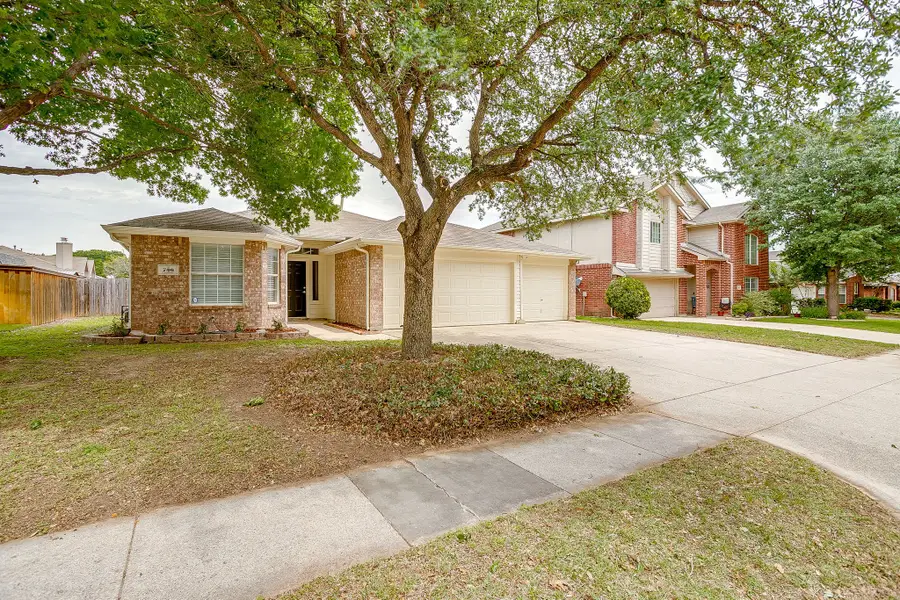 736 Cardinal Drive, Saginaw, TX 76131 - #3