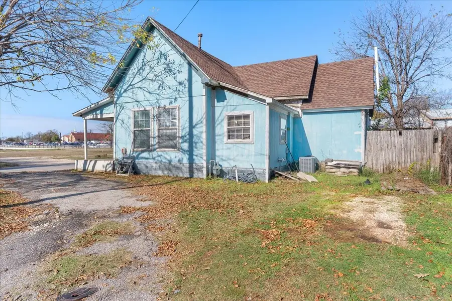 109 N Kouns Street, Cleburne, TX 76031 - #3