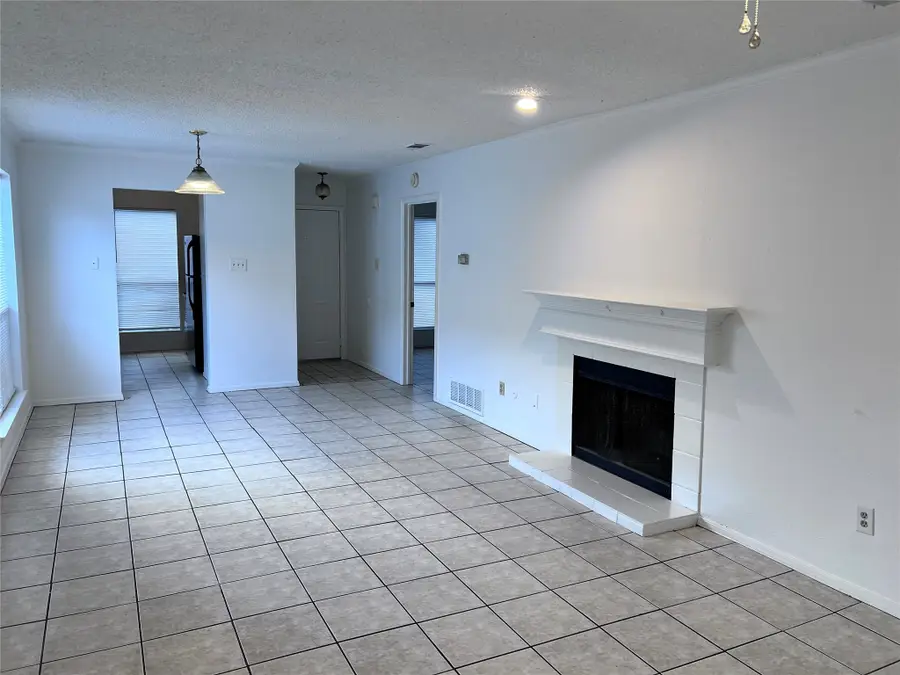 2715/2717 Parkchester Dr, Arlington, TX 76015 - #2