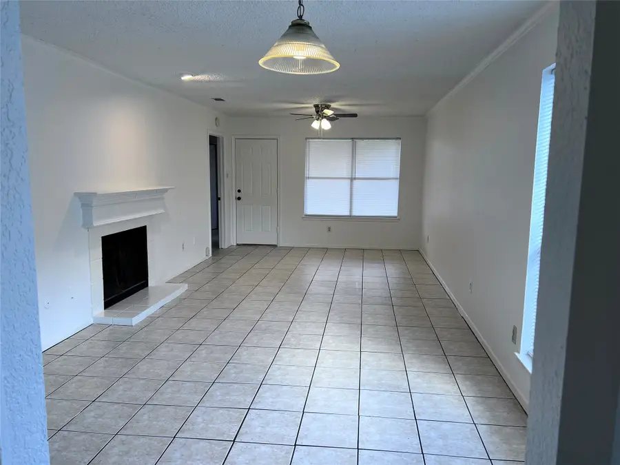 2715/2717 Parkchester Dr, Arlington, TX 76015 - #3