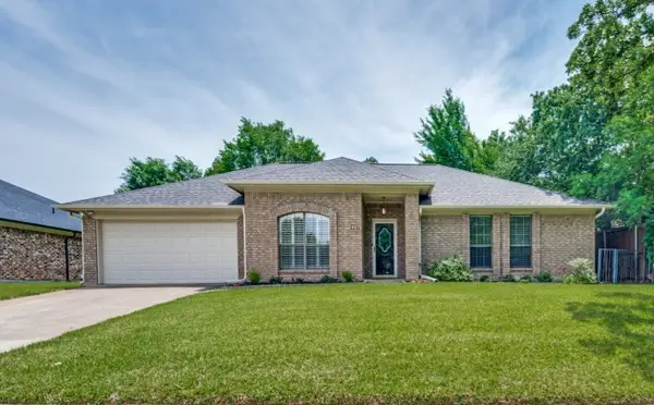 437 Heneretta Drive, Hurst, TX 76054