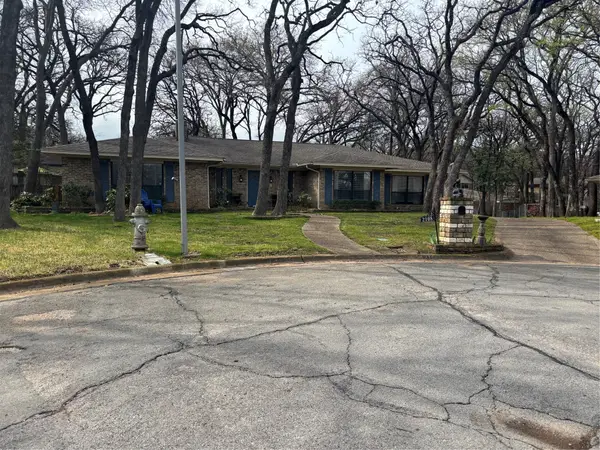 2108 Edgewood Court, Arlington, TX 76013