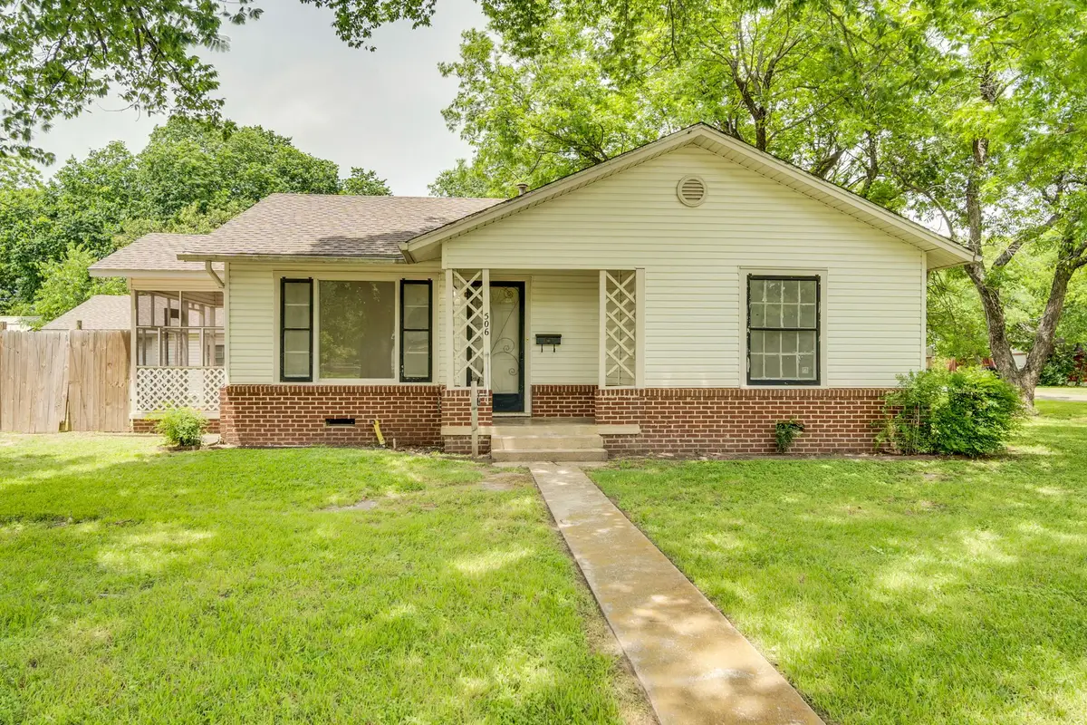 506 E Waco Street, Ennis, TX 75119 - #1