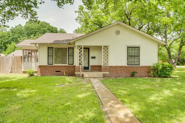 506 E Waco Street, Ennis, TX 75119