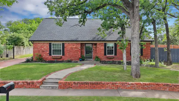 1710 Hilltop Lane, Pantego, TX 76013