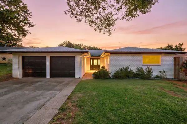 652 Oak Drive, Hurst, TX 76053