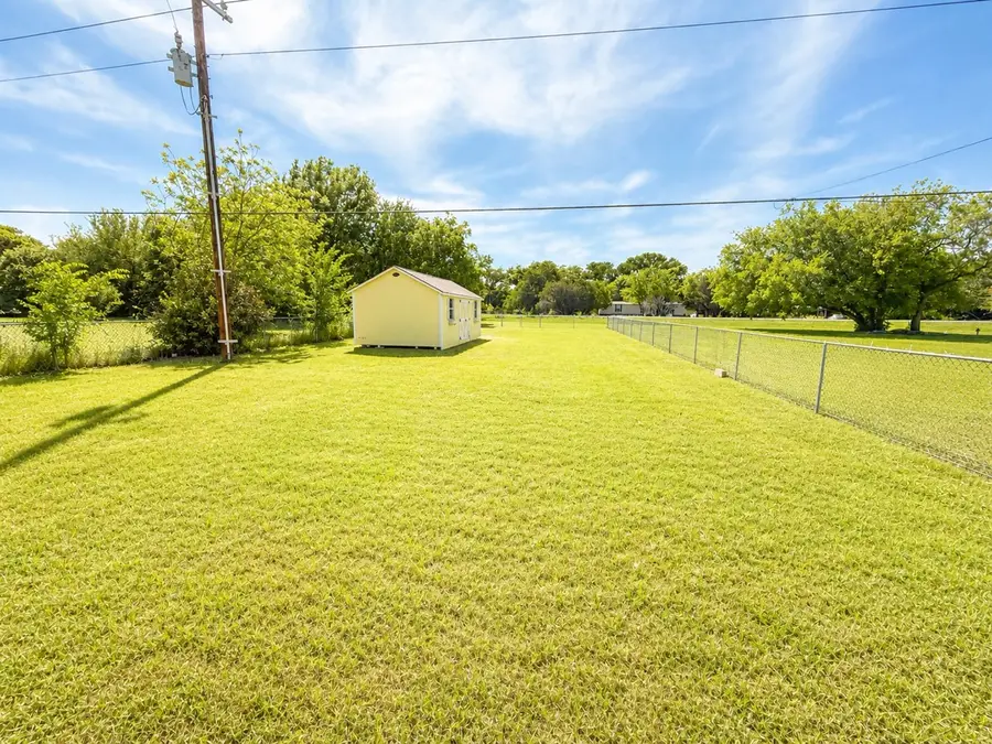 5402 Arrowhead Drive, Granbury, TX 76048 - #2