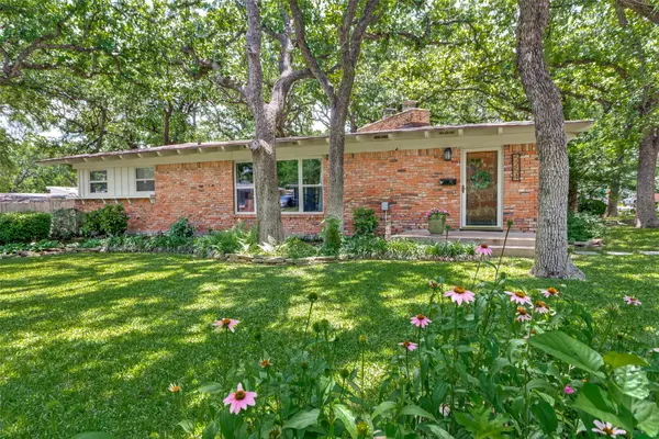 5254 Lambeth Lane, Fort Worth, TX 76112