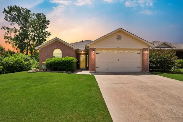 2725 Ensenada Lane, Fort Worth, TX 76108
