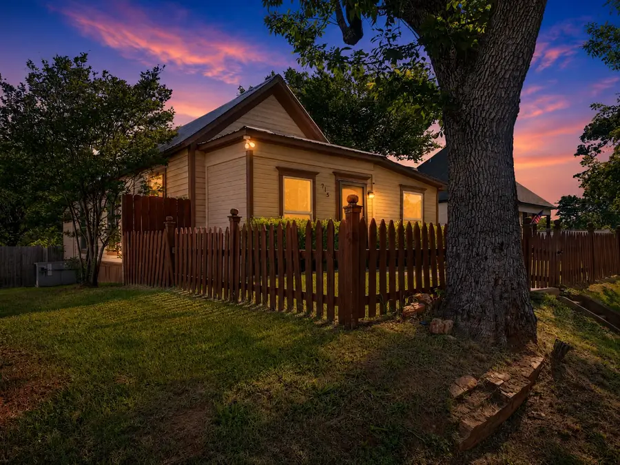 715 W Munson Street, Denison, TX 75020 - #2