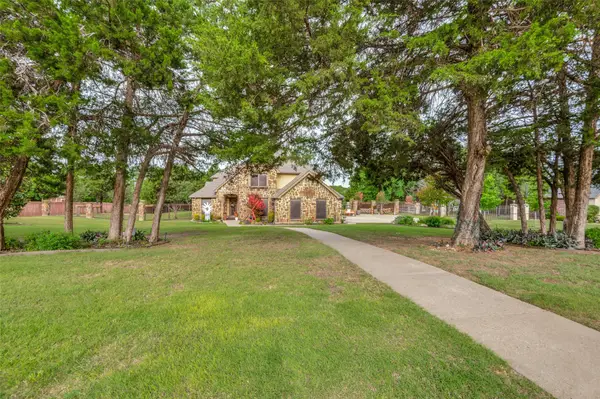 911 Bentle Branch Lane, Cedar Hill, TX 75104