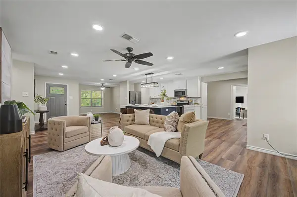106 Pecan Creek Street, Red Oak, TX 75154