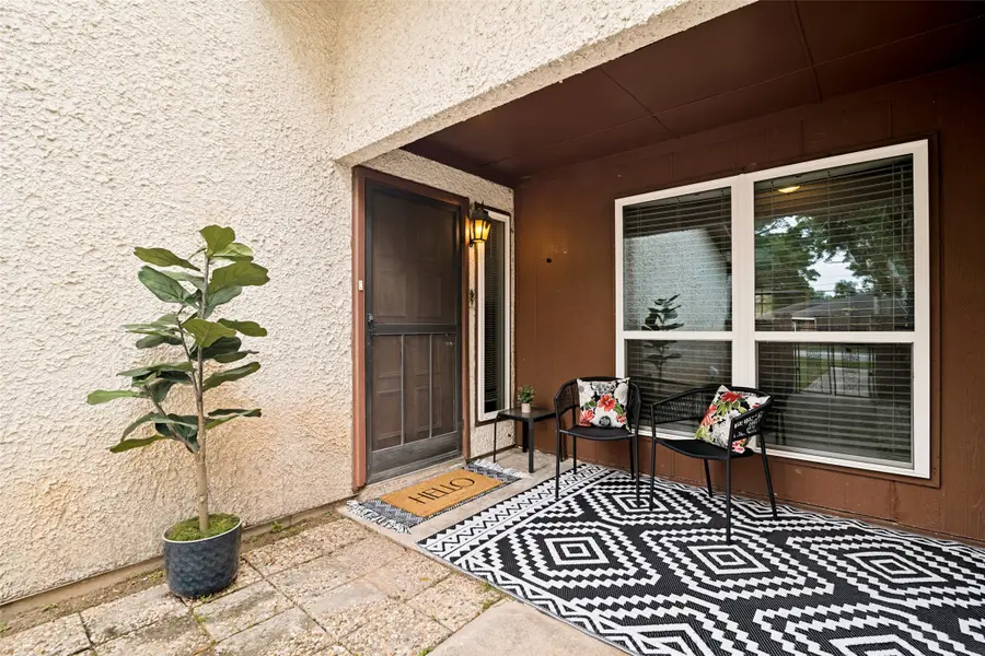 805 W Rochelle Road, Irving, TX 75062 - #2