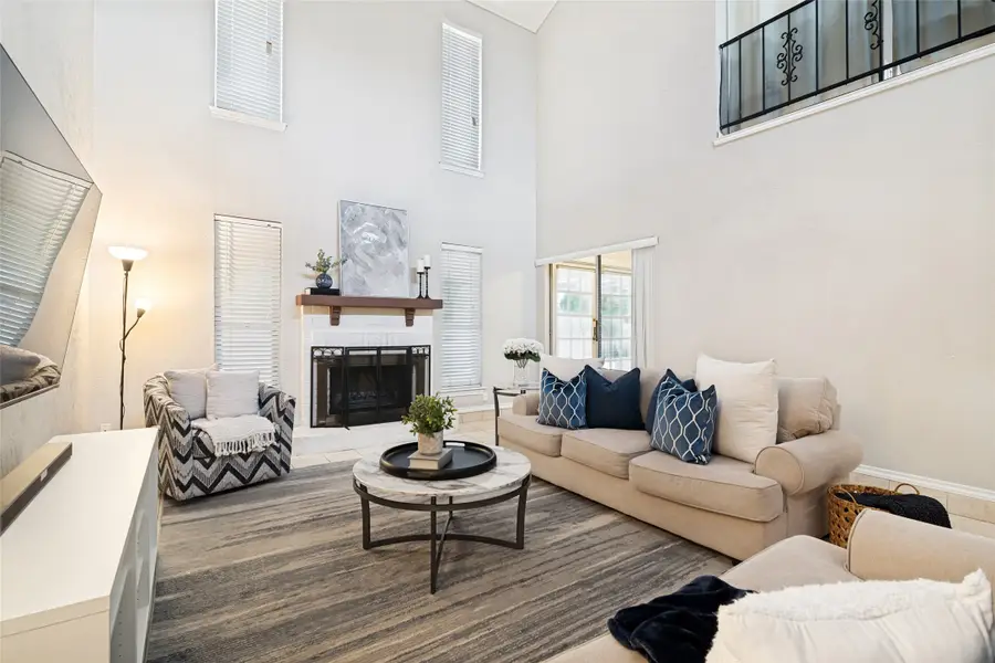 805 W Rochelle Road, Irving, TX 75062 - #3