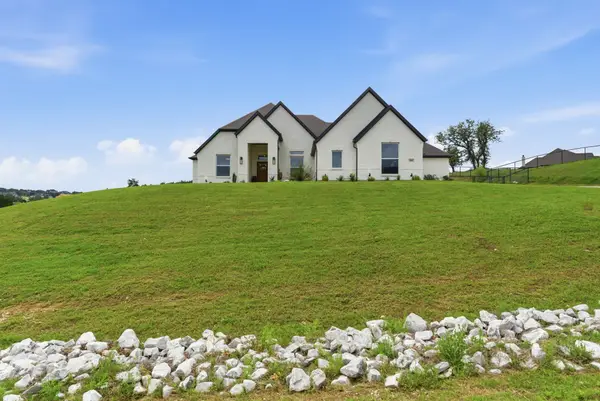404 Oak Meadow Lane, Weatherford, TX 76085