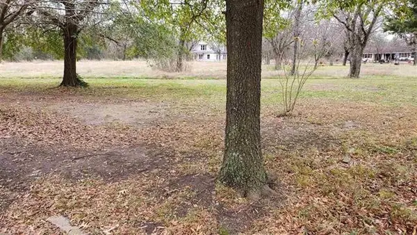 415 Brown Avenue, Paris, TX 75460