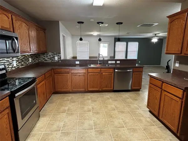 2027 Lake Trail Drive, Heartland, TX 75126
