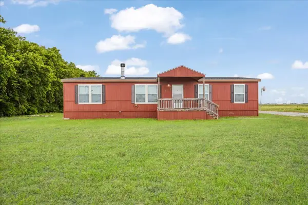 8791 County Road 1143, Celeste, TX 75423