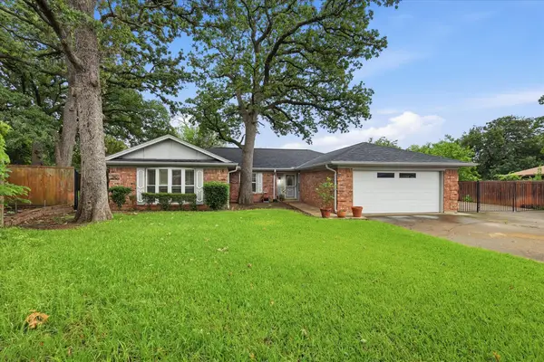 2604 Meadow Place, Bedford, TX 76021