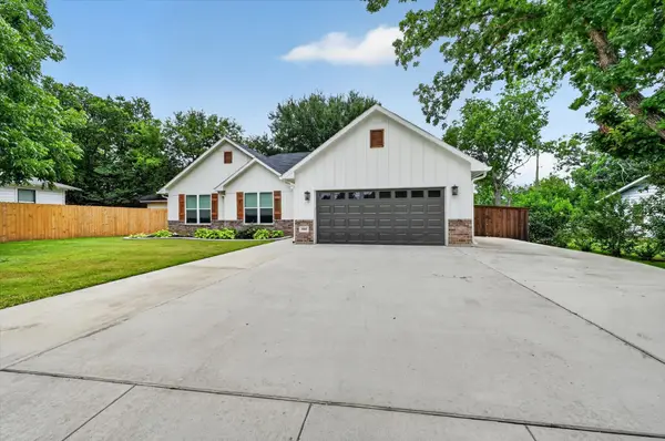 1005 W Chambers Street, Cleburne, TX 76033