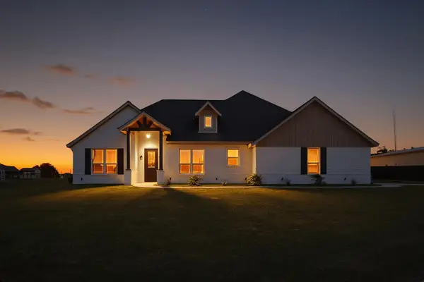125 Remington Park Drive, Springtown, TX 76082