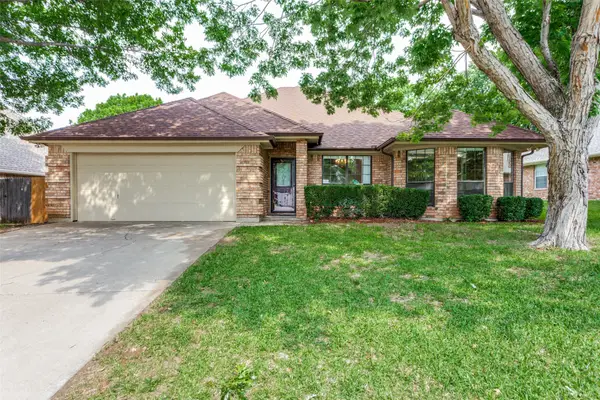 1213 Downwood Drive, Burleson, TX 76028