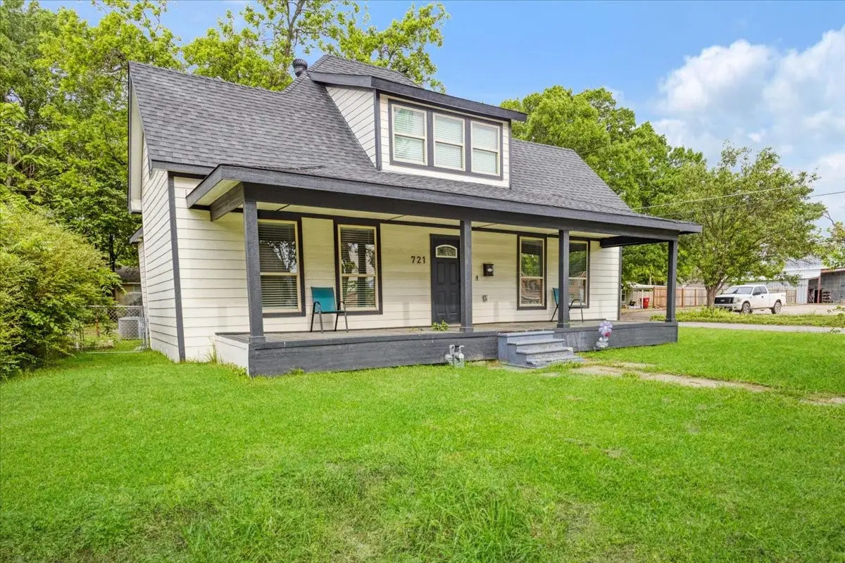 721 Maple Street, Bonham, TX 75418 - #1