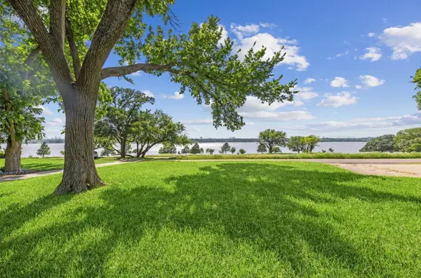 9214 W Lake Highlands Drive, Dallas, TX 75218