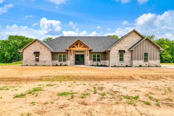 250 Private Road 45855, Blossom, TX 75416