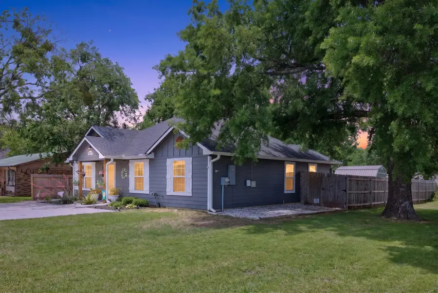 617 N Jordan Street, Whitesboro, TX 76273 - #2