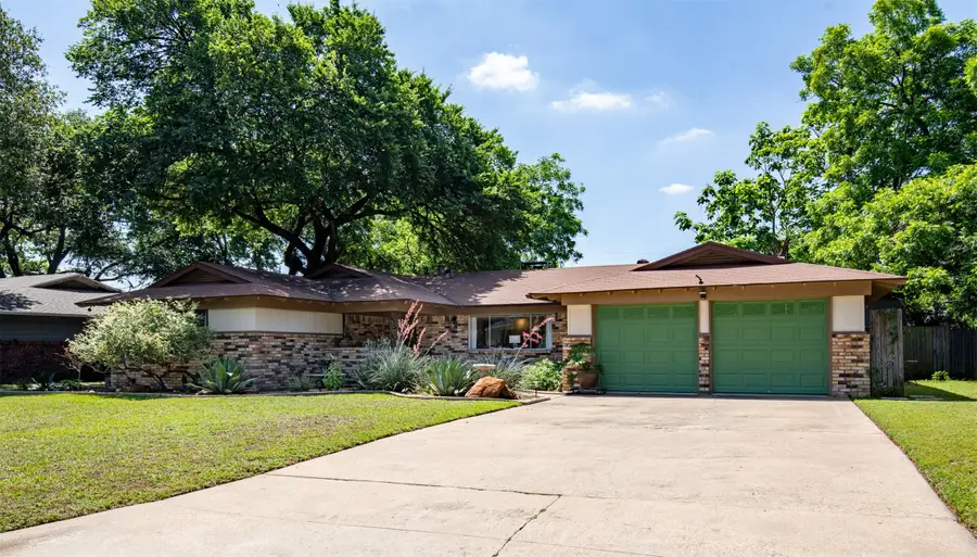 617 Woodside Drive, Hurst, TX 76053 - #2