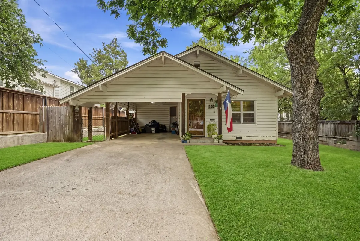 208 W Couts Street, Weatherford, TX 76086 - #1