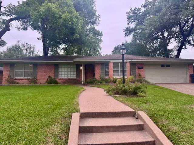 2002 Mimosa Drive, Corsicana, TX 75110 - #1