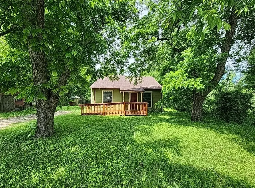 218 S Buffalo Avenue, Cleburne, TX 76033 - #1