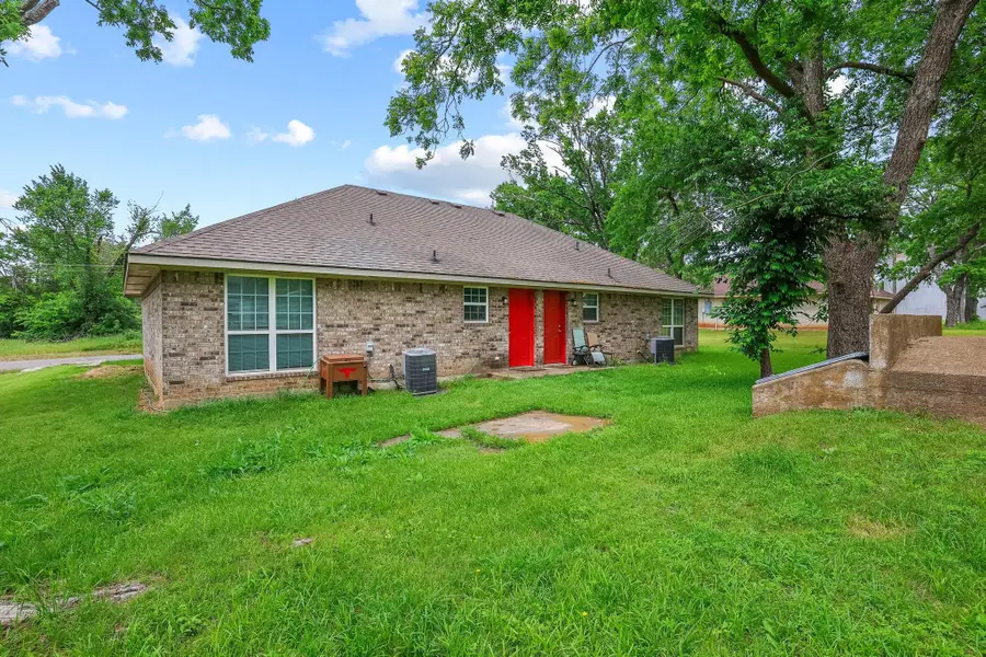 704 Seven Oaks Road, Bonham, TX 75418 - #2