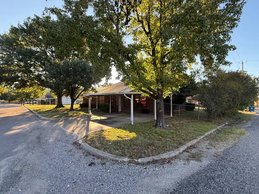 300 Denton Court, Collinsville, TX 76233 - #2
