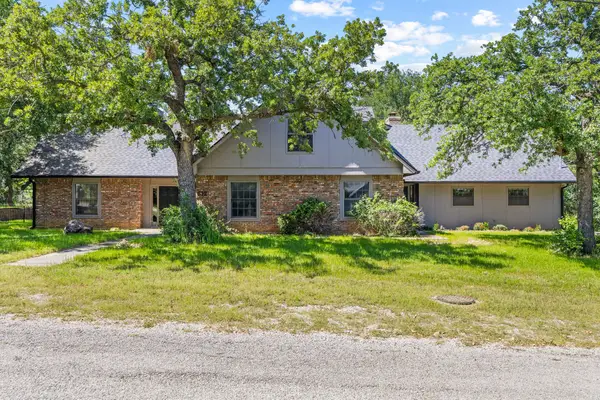 612 Doaks Drive, Runaway Bay, TX 76426