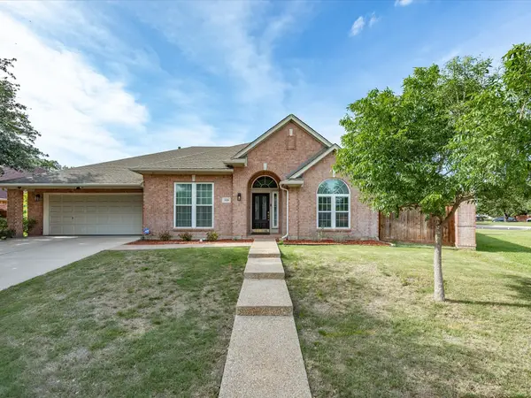 3529 Stone Creek Lane S, Fort Worth, TX 76137