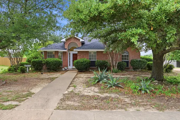 921 High Point Drive, Midlothian, TX 76065