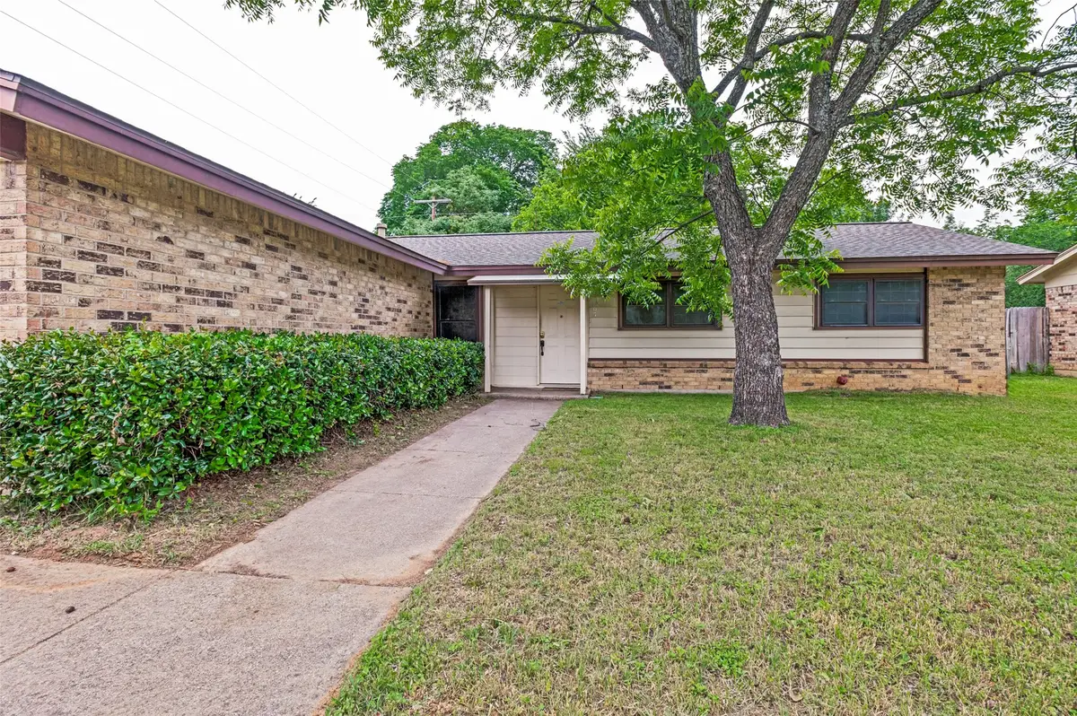 2605 Hollywood Drive, Arlington, TX 76013 - #1