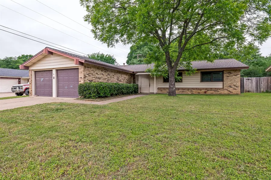 2605 Hollywood Drive, Arlington, TX 76013 - #2