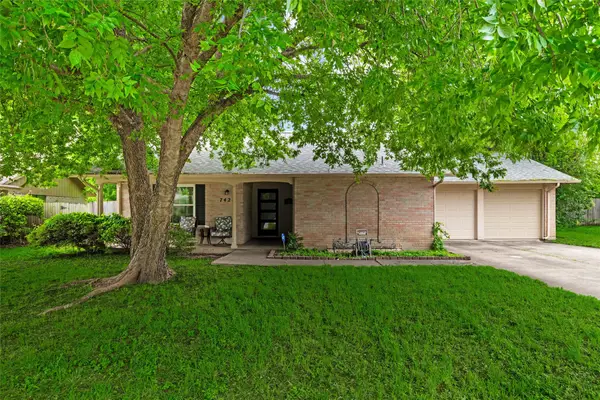 7428 Overhill Road, Fort Worth, TX 76116
