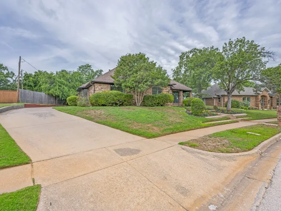 1702 Dickerson Drive, Pantego, TX 76013 - #2