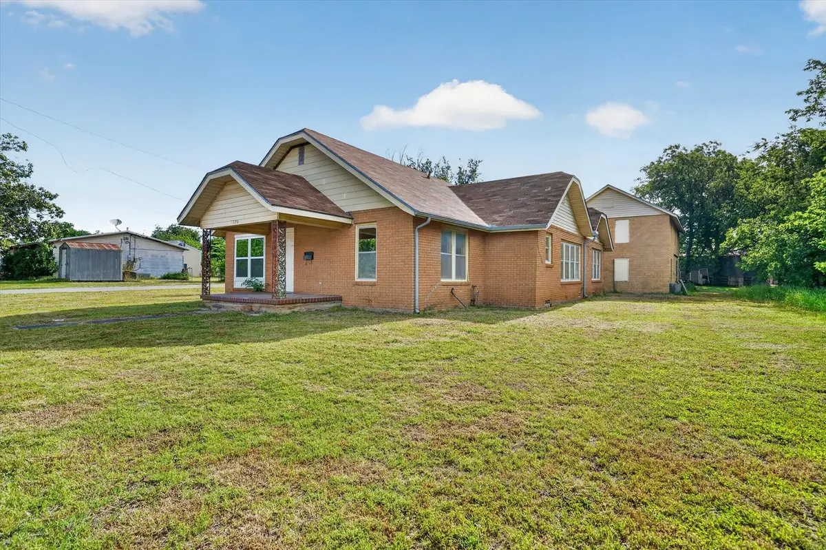 320 N 2nd Street, Jacksboro, TX 76458 - #1