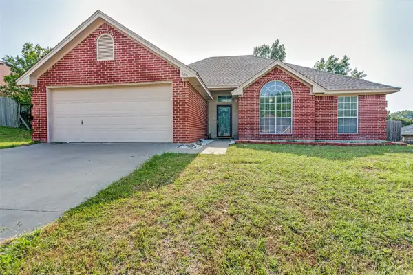 106 King Arthur Court, Weatherford, TX 76086