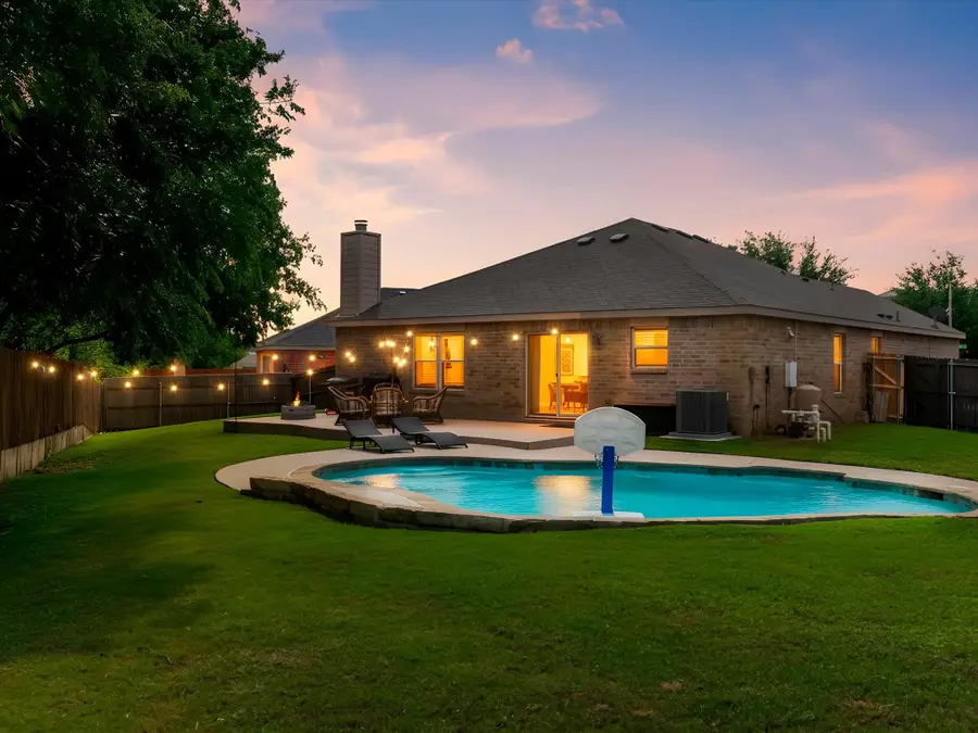 6901 Sylvan Meadows Drive, Fort Worth, TX 76120 - #2