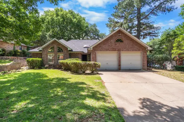 1213 Circle View Court, Grapevine, TX 76051